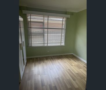 Charming 4 bedroom Family Home - Photo 6