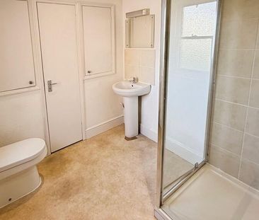 3 bedroom maisonette to rent - Photo 4