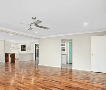 Spacious 4 Bedroom, Modern Family Home – Minutes from the Beach - Photo 2