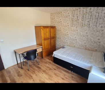 4 Bed Terraced House, Boundary Road, LE2 - Photo 3