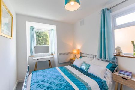 2 bedroom flat to rent - Photo 2