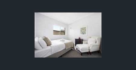 Sought-after full brick 3 bedroom family house in premium suburb - Photo 4