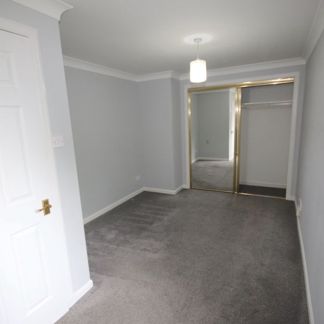 Russell Gardens, Edinburgh, EH12 - Photo 1