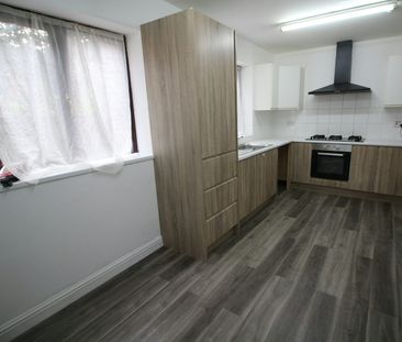 Terraced House to rent on - Photo 1