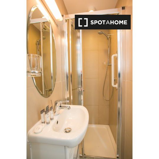 Studio for rent in Saint Kevin's, Dublin - Photo 1