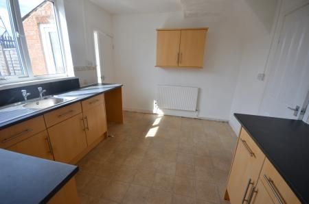 2 bedroom Terraced House To Let - Photo 5