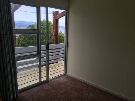 Great sea view, sunny, private, nice suburb - Photo 3