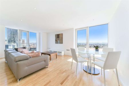 A bright two bed penthouse apartment with a large roof terrace with panoramic views across London. - Photo 4