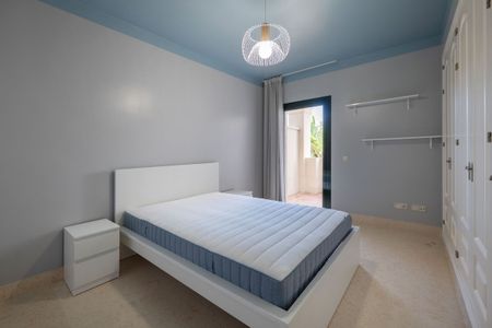 Apartamento planta baja en alquiler en El Madroñal, Benahavis - Photo 3