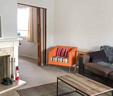 Charming Remuera Bungalow – Warm, Sunny & Spacious Living - Photo 1