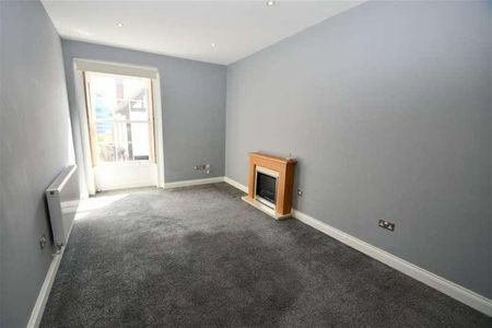 Bedroom Top Floor Apartment In Midhurst, GU29 - Photo 5