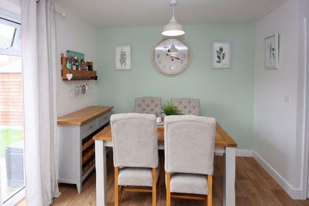 3 bedroom semi-detached house to rent - Photo 4