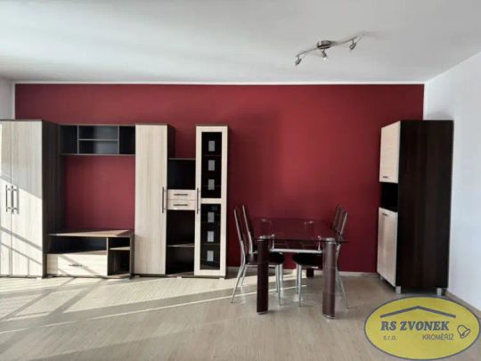 Pronájem BOV 2+kk Nitranská, Kroměříž - Photo 1