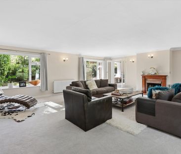 A spacious and versatile five‑bedroom family home set on a generous... - Photo 2