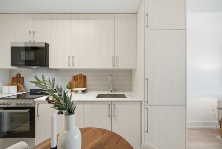 For Lease - 2075 King Road Unit# 435, King, Ontario - Photo 4