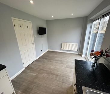 Woodpecker Mews, Chippenham, SN14 - Photo 4
