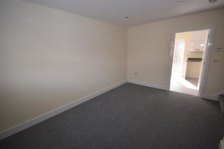 2 bedroom townhouse to rent - Photo 2