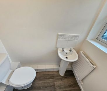 2 Bed Terraced House, Bellfield Close, M9 - Photo 5