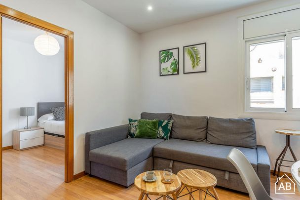 Stunning 2-Bedroom Apartment with Sea Views in Barceloneta - Photo 1