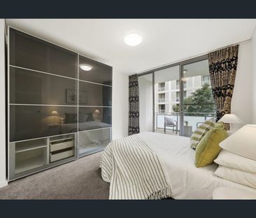 Spacious East-Facing Apartment - Photo 4