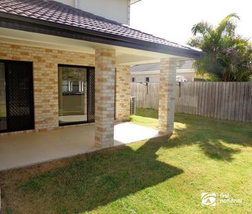 LARGE FAMILY HOME IN SOUGHT AFTER SUBURB OF THORNLANDS - Photo 4