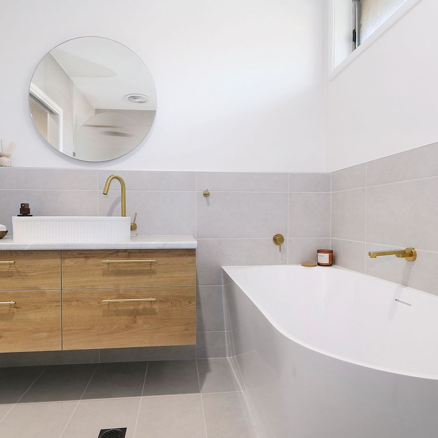 Magnificent Moore! - Photo 1