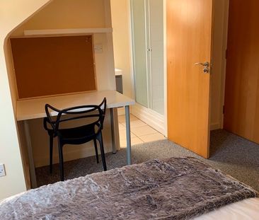 4 Bed Semi-Detached House, Radcliffe Mount, NG2 - Photo 6