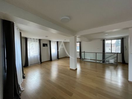 Location Appartement 4 pièces 113m² FONTENAY LE COMTE 85200 - Photo 2