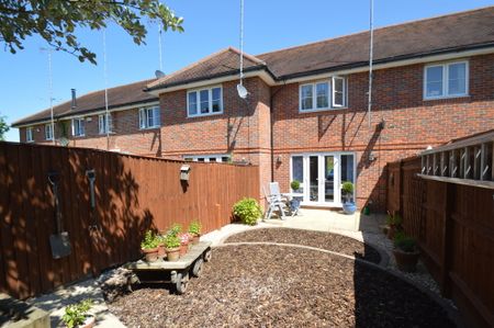 2 bedroom mid terraced house to rent, - Photo 3