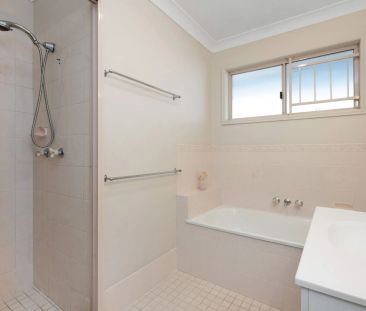 All-Season Family Retreat with Heated Pool & Dual Living – Walk to ... - Photo 4