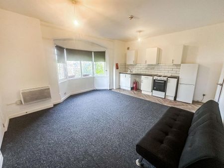 8 bedroom flat to rent - Photo 2