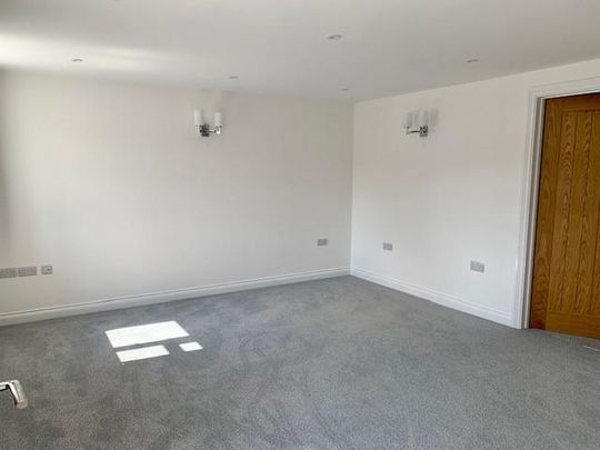 4 bedroom terraced house to rent - Photo 1