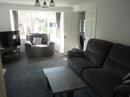3 bedroom detached house to rent - Photo 4