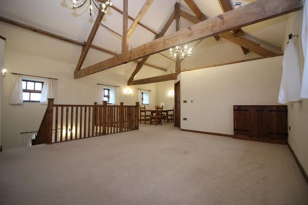 4 bedroom barn conversion to rent - Photo 1