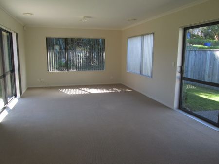 Paraparaumu - 4 Bedrooms - Photo 2