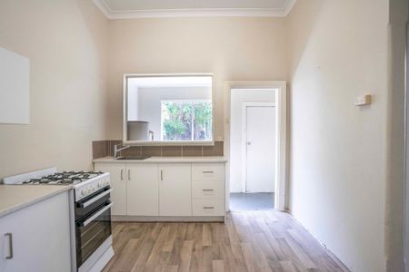 Modern 2 Bedroom Gem in the Heart of Darby Street - Photo 5