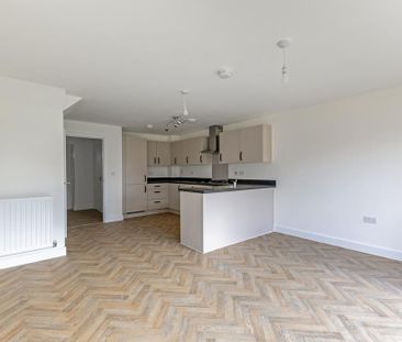 3 bedroom semi-detached house to rent - Photo 2