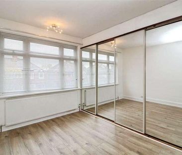 Carlton Road, Gidea Park, Essex, RM2 - Photo 3