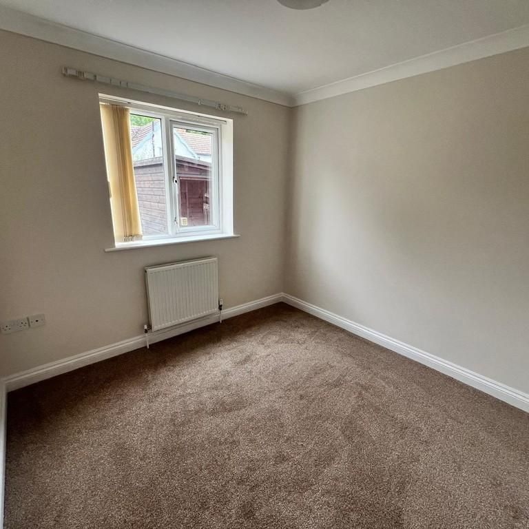 2 bedroom detached bungalow to rent - Photo 1
