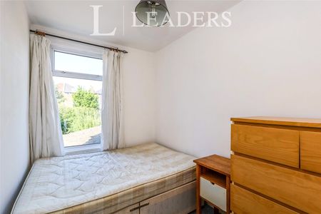 5 bedroom house to rent Exmouth Road, Exmouth, Southsea, PO5 - Photo 2