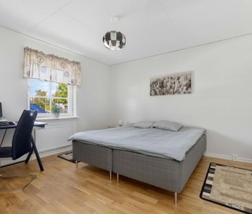 Scheelevägen, Tumba - Photo 1