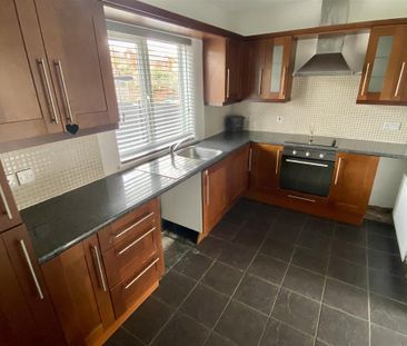 2 bedroom end of terrace house to rent - Photo 4