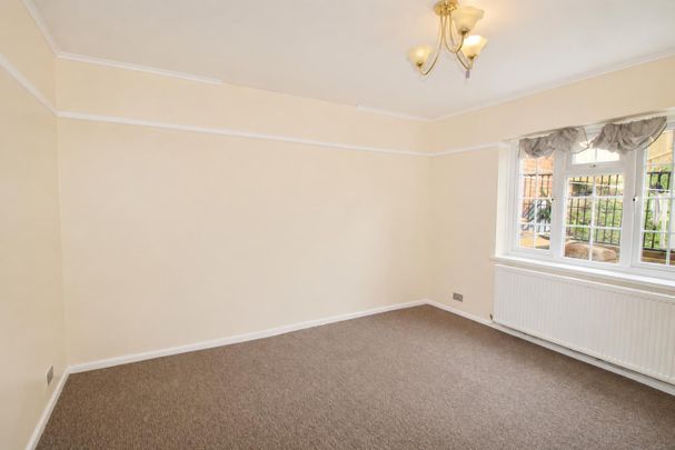 Desborough Avenue, High Wycombe - Photo 1
