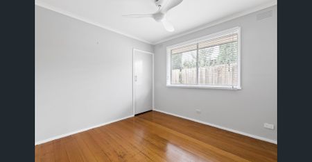 A renovated gem and family home in great location! - Photo 4