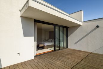 Moradia V5 em Senhora da Hora com jardim e piscina