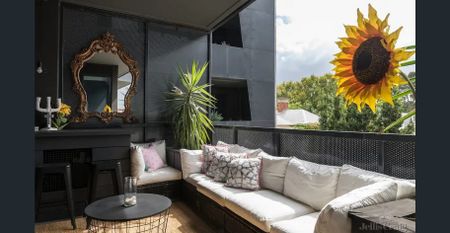 Contemporary, Stylish and Architecturally Designed Apartment - Photo 4