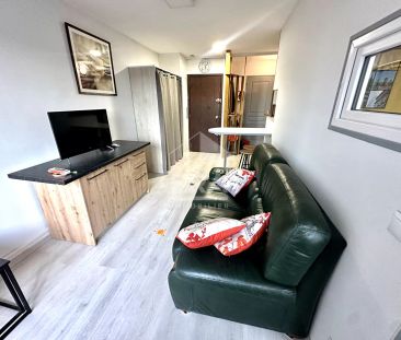 Appartement Paris 1 pièce 31 m2 avec espace nuit - Photo 1