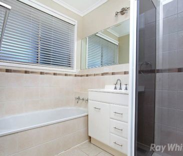 12 Malabar Court, Wheelers Hill - Photo 2