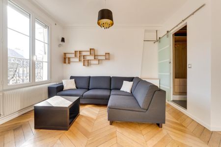 Location Appartement 4 pièces 92m² PARIS 1er - Photo 2
