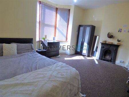 4 bedroom detached house to rent - Photo 3